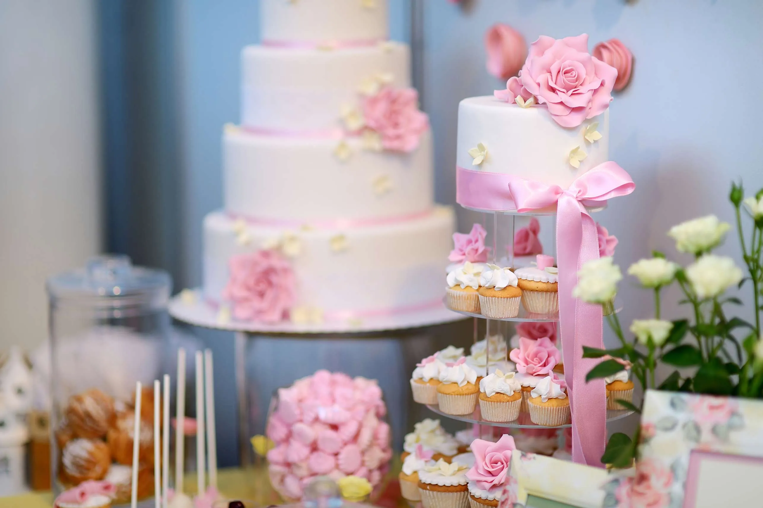 Handgjord bröllopstårta från CakeCenter i Göteborg